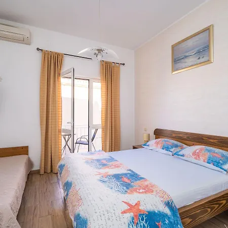 アパート Pavo ツァヴタット