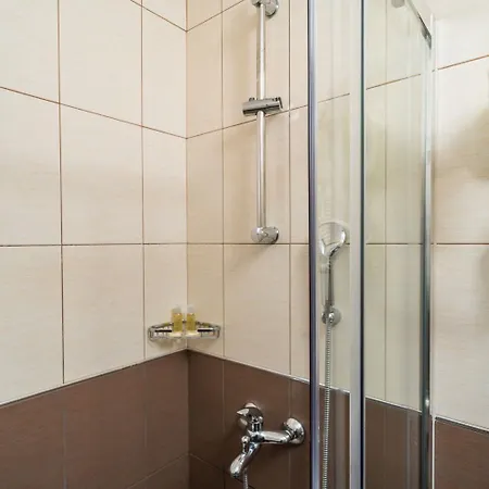 Pavo アパート ツァヴタット